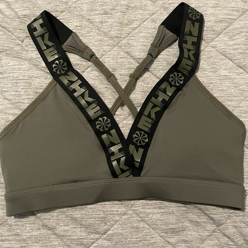 Nike sports bra medium